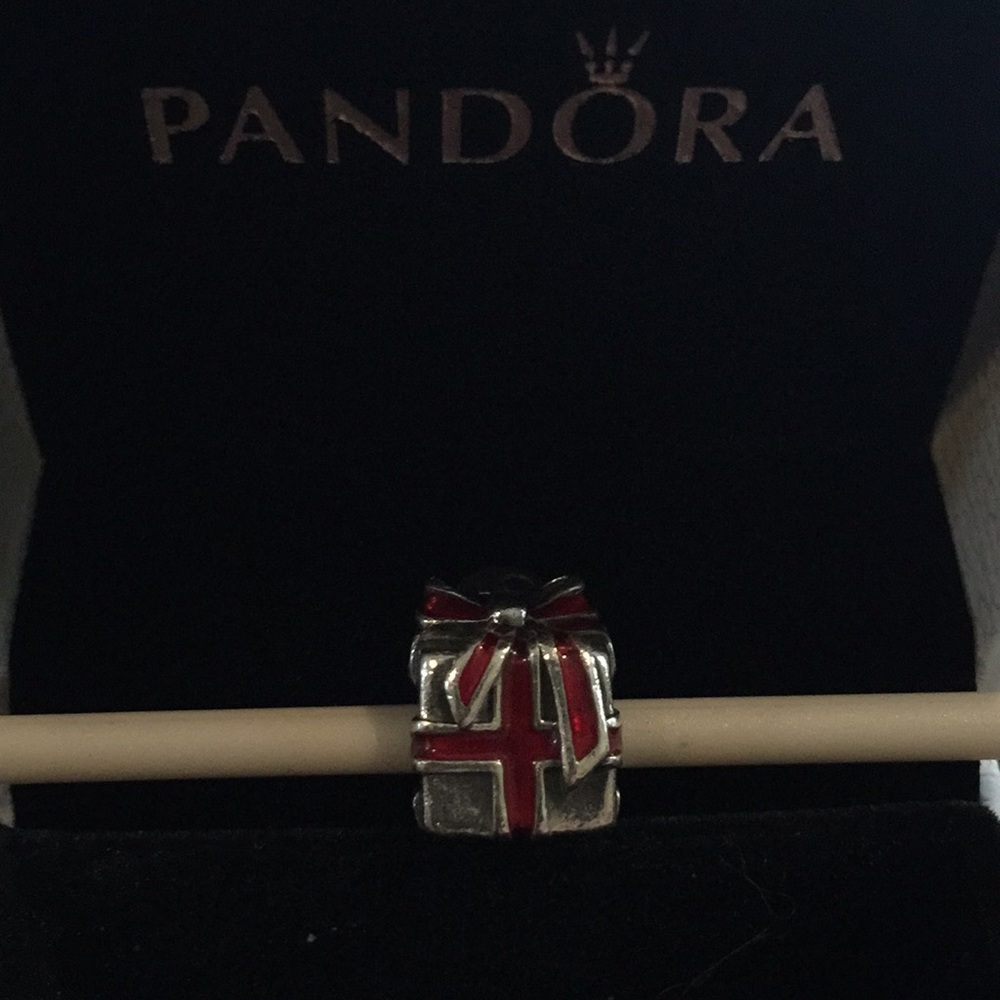 Pandora present bead